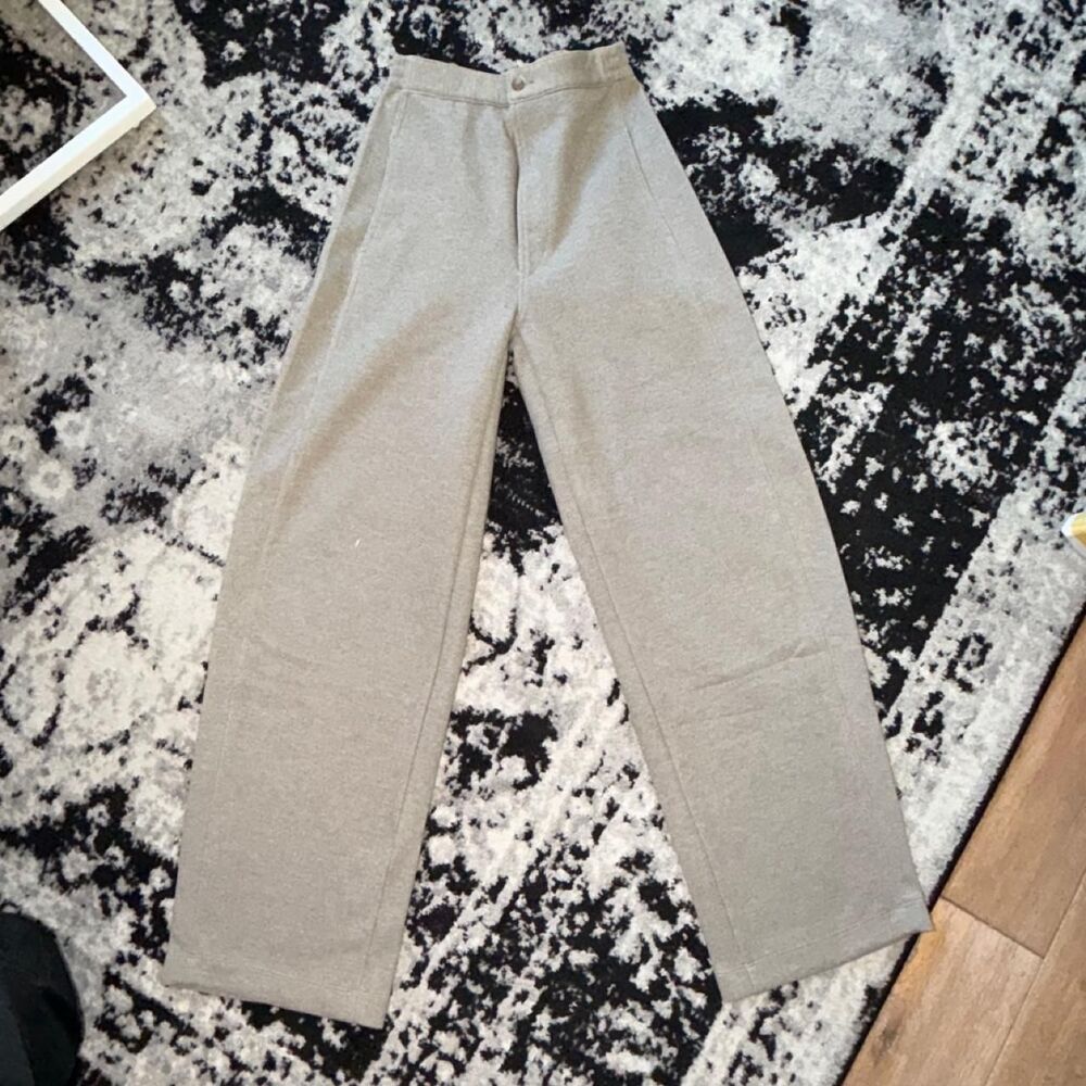 Uniqlo Women's Grey and Khaki Joggers-tracksuits